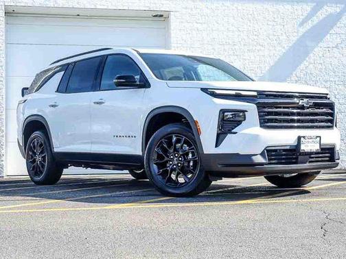 Summit White 2026 Chevrolet Traverse LT