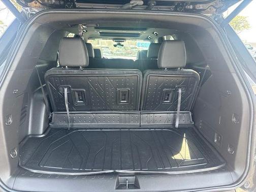 Mosaic Black Metallic 2023 Chevrolet Traverse LT Leather