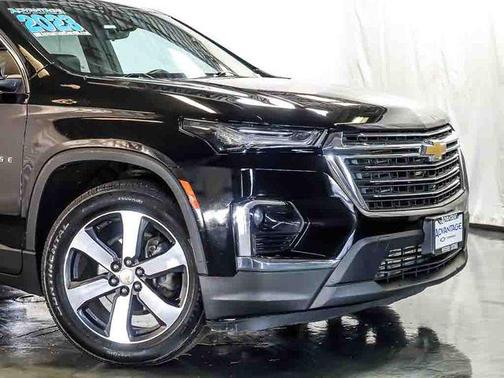 Mosaic Black Metallic 2023 Chevrolet Traverse LT Leather