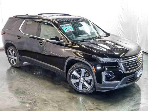 Mosaic Black Metallic 2023 Chevrolet Traverse LT Leather