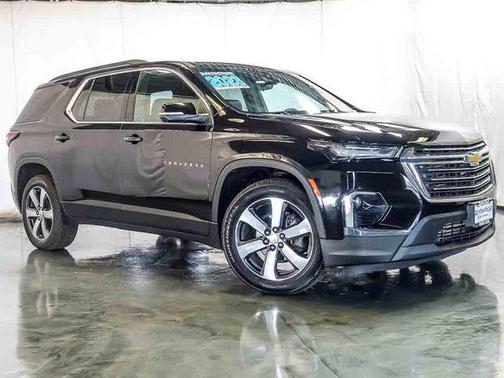 Mosaic Black Metallic 2023 Chevrolet Traverse LT Leather
