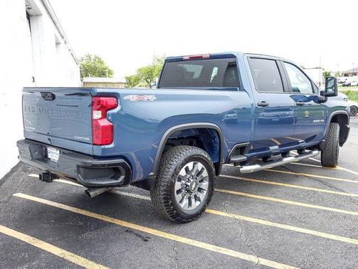 Lakeshore Blue Metallic 2026 Chevrolet Silverado 2500 Custom