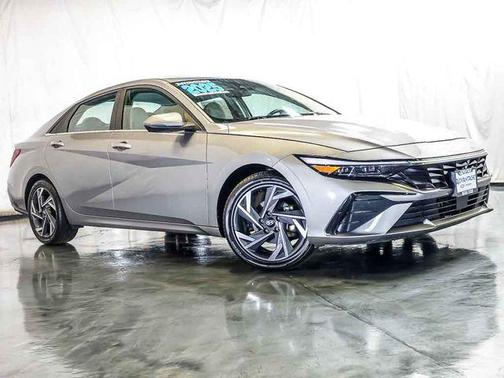 Fluid Metal 2025 Hyundai ELANTRA Limited