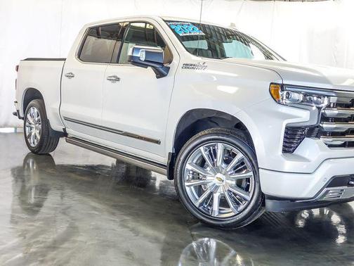 Iridescent Pearl Tricoat 2022 Chevrolet Silverado 1500 High Country
