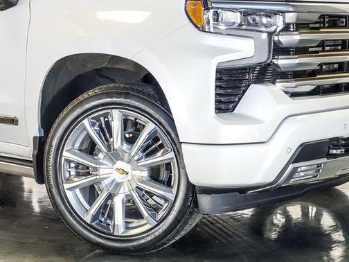 Iridescent Pearl Tricoat 2022 Chevrolet Silverado 1500 High Country