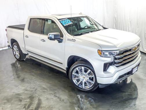 Iridescent Pearl Tricoat 2022 Chevrolet Silverado 1500 High Country