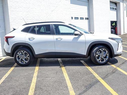 Summit White 2026 Chevrolet Trax LT