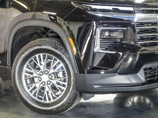 Mosaic Black Metallic 2026 Chevrolet Traverse LT