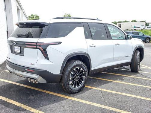 Polar White Tricoat 2026 Chevrolet Traverse AWD Z71