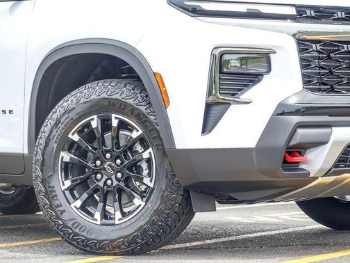 Polar White Tricoat 2026 Chevrolet Traverse AWD Z71