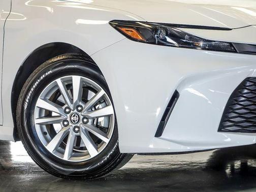 Ice Cap 2025 Toyota Camry LE