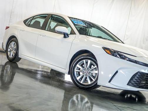 Ice Cap 2025 Toyota Camry LE