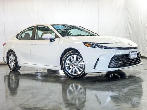 Ice Cap 2025 Toyota Camry LE