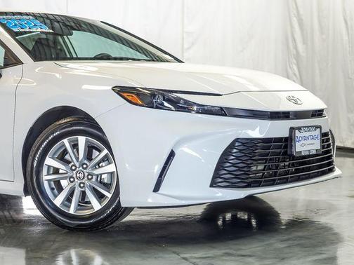 Ice Cap 2025 Toyota Camry LE