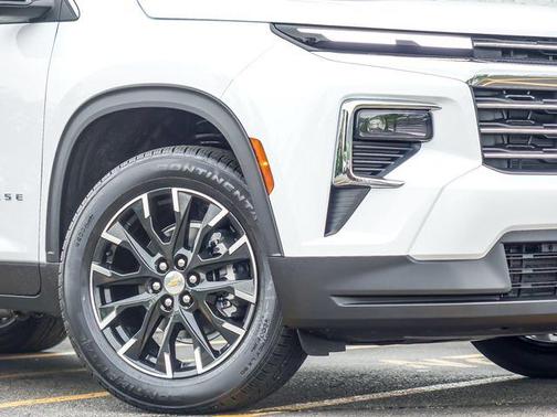 Summit White 2026 Chevrolet Traverse LT