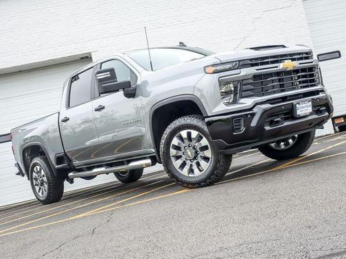 Sterling Gray Metallic 2026 Chevrolet Silverado 2500 Custom