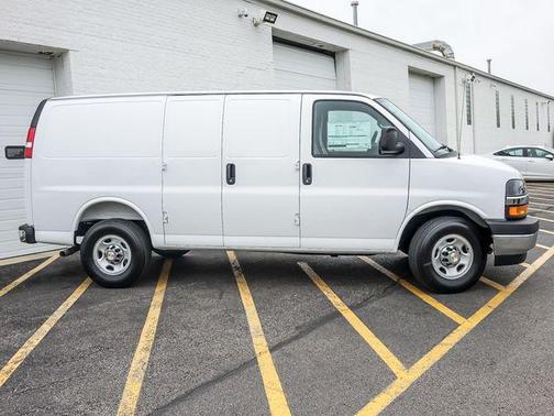 Summit White 2026 Chevrolet Express 2500 Work Van