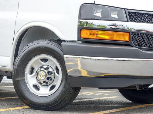 Summit White 2026 Chevrolet Express 2500 Work Van