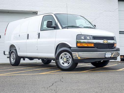 Summit White 2026 Chevrolet Express 2500 Work Van