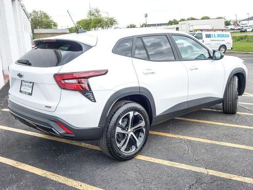 Summit White 2026 Chevrolet Trax FWD 1RS