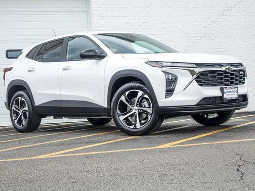 Summit White 2026 Chevrolet Trax FWD 1RS