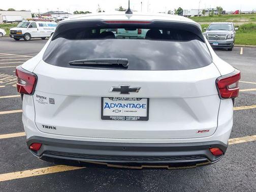 Summit White 2026 Chevrolet Trax FWD 1RS