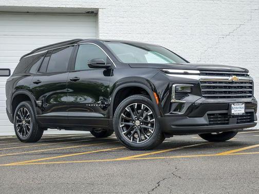 Mosaic Black Metallic 2026 Chevrolet Traverse LT