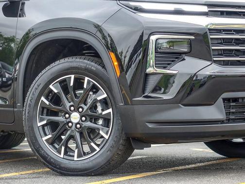 Mosaic Black Metallic 2026 Chevrolet Traverse LT