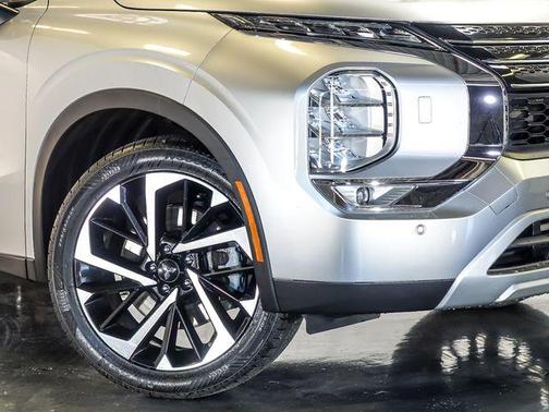 Black 2022 Mitsubishi Outlander SE