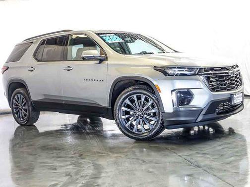 Sterling Gray Metallic 2023 Chevrolet Traverse RS