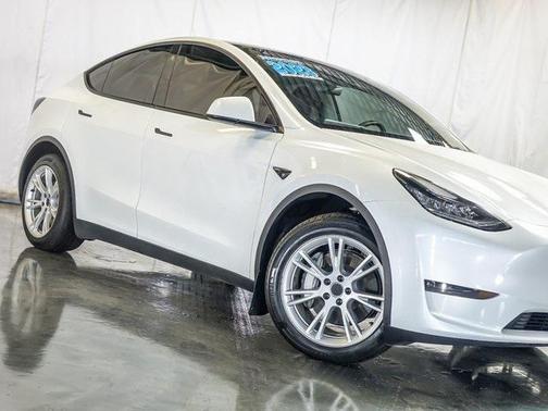 2023 Tesla Model Y Long Range Dual Motor All-Wheel Drive