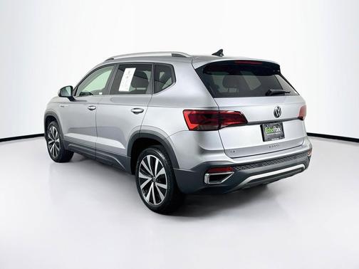 Pyrite Silver Metallic 2024 Volkswagen Taos SE