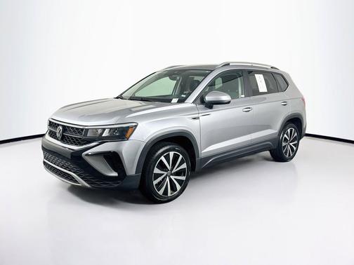 Pyrite Silver Metallic 2024 Volkswagen Taos SE