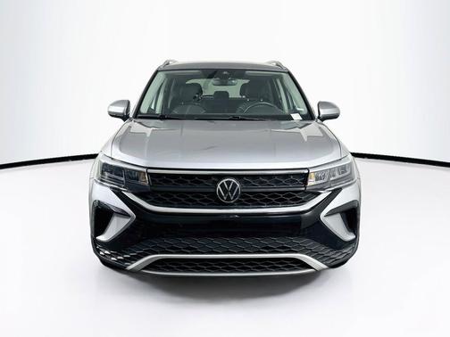 Pyrite Silver Metallic 2024 Volkswagen Taos SE