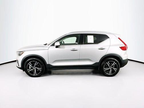 Silver Dawn Metallic 2025 Volvo XC40 Core Bright Theme