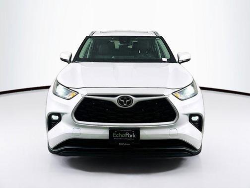 Wind Chill Pearl 2025 Toyota Highlander XLE