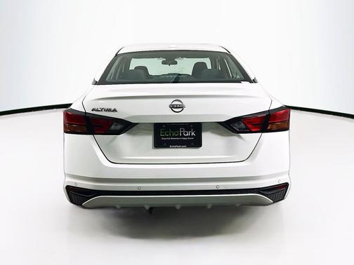 Glacier White 2025 Nissan Altima SV