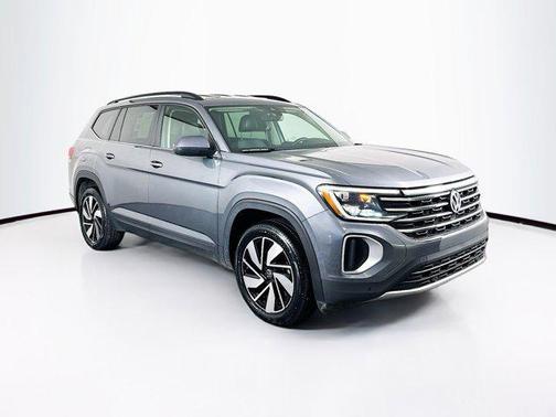 Platinum Gray Metallic 2025 Volkswagen Atlas 2.0T SE w/Technology 4MOTION