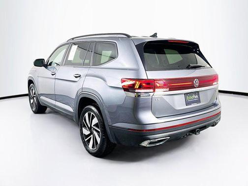 Platinum Gray Metallic 2025 Volkswagen Atlas 2.0T SE w/Technology 4MOTION
