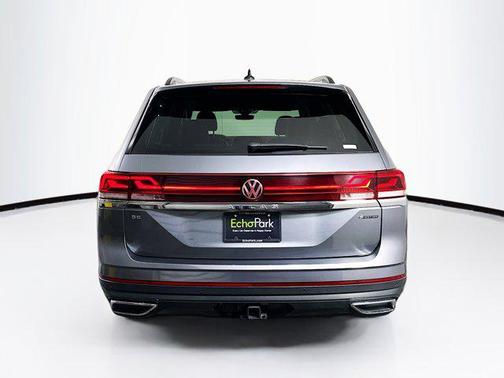 Platinum Gray Metallic 2025 Volkswagen Atlas 2.0T SE w/Technology 4MOTION