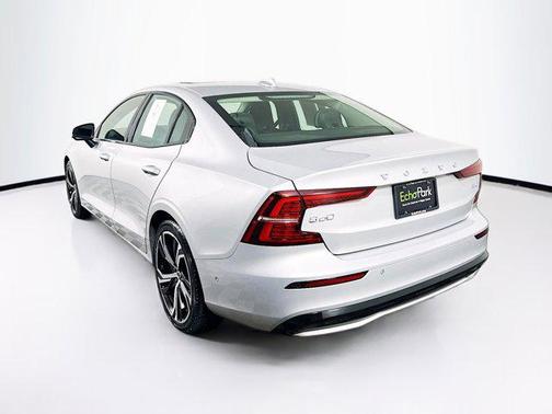 2024 Volvo S60 Plus Dark Theme