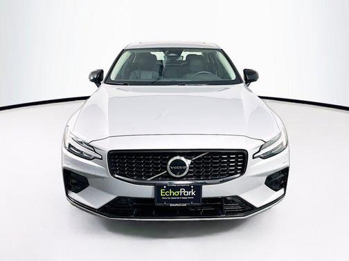 2024 Volvo S60 Plus Dark Theme