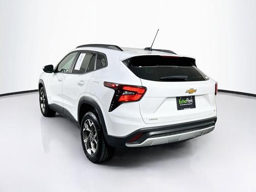 Summit White 2025 Chevrolet Trax LT