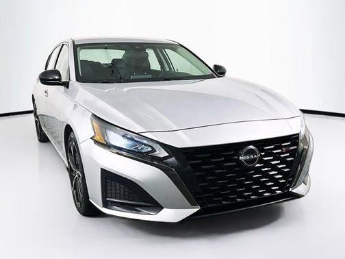Brilliant Silver Metallic 2023 Nissan Altima 2.5 SR