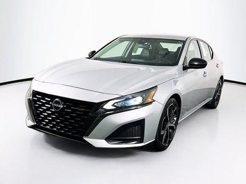 Brilliant Silver Metallic 2023 Nissan Altima 2.5 SR