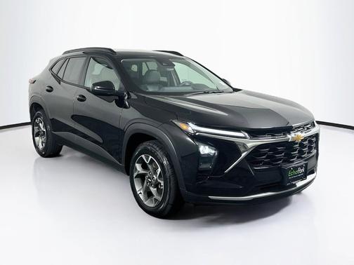 Mosaic Black Metallic 2026 Chevrolet Trax LT