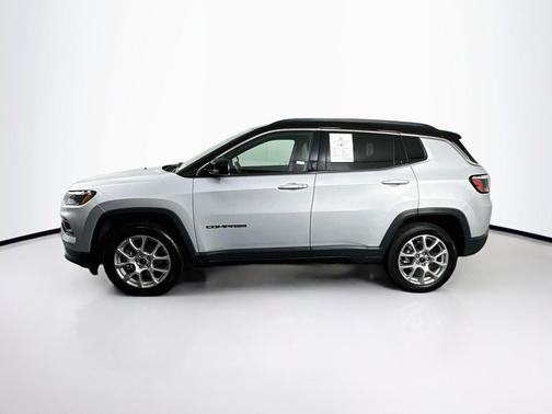 Silver Zynith Metallic Clearcoat 2025 Jeep Compass Limited