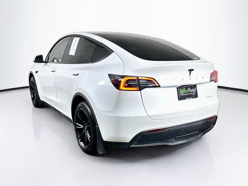 Pearl White Multi-Coat 2022 Tesla Model Y Long Range