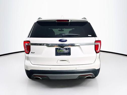 White Platinum Metallic Tri-Coat 2017 Ford Explorer XLT