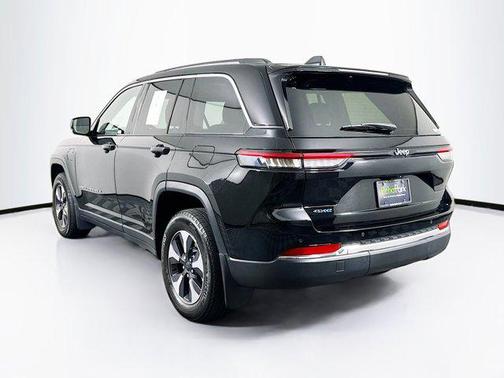 Diamond Black Crystal Pearlcoat 2022 Jeep Grand Cherokee 4xe Base